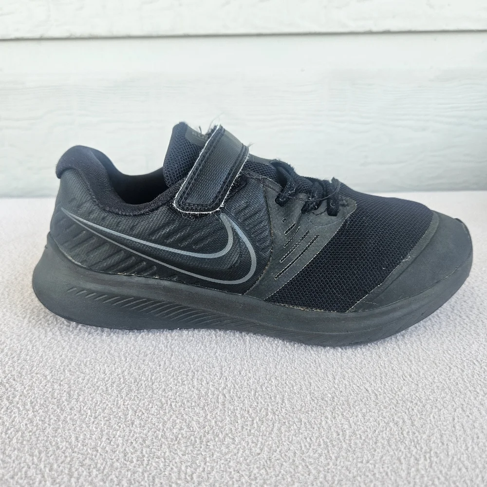Nike Star Runner 4 Triple Black Athletic Low Top Sneakers Youth SZ 3Y Hook Loop